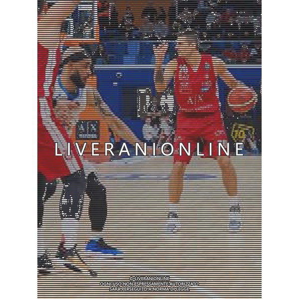 Campionato di Basket Serie A 2019/2020 Milano, Italia 12/01/2020 AX Armani Exchange Olimpia Milano-De Longhi Treviso Basket Nella foto: Andrea Cinciarini della AX Armani Exchange Olimpia Milano ostacolato da David Logan della De Longhi Treviso Basket FOTO SAVINO PAOLELLA-ALESSIO MARINI-AG ALDO LIVERANI SAS