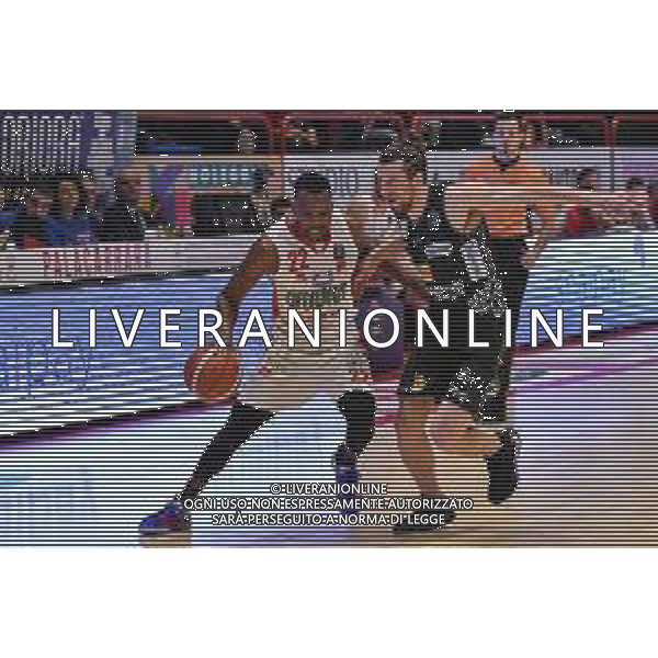Campionato di Basket Serie A 2019/2020 Pistoia, Italia 12/01/2020 OriOra Pistoia vs Dolomiti Energia Basket Trentino Nella foto: Zabian Dowdell (OriOra Pistoia) e Toto Forray (Dolomiti Energia Basket Trentino) FOTO LISA GUGLIELMI-ALESSIO MARINI-AG ALDO LIVERANI SAS