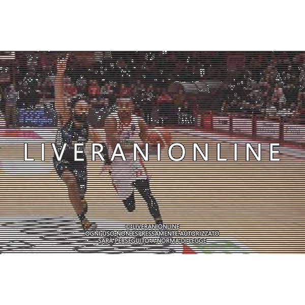 Campionato di Basket Serie A 2019/2020 Pistoia, Italia 12/01/2020 OriOra Pistoia vs Dolomiti Energia Basket Trentino Nella foto: Zabian Dowdell (OriOra Pistoia) e James Blackmon (Dolomiti Energia Basket Trentino) FOTO LISA GUGLIELMI-ALESSIO MARINI-AG ALDO LIVERANI SAS