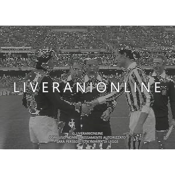 28-03-1982 VERONA CAMPIONATO DI CALCIO SERIE A MILAN ASCOLI 0-0 NELLA FOTO FULVIO COLLOVATI-ARBITRO GIORGIO LOPS-E WALTER DE VECCHI AG ALDO LIVERANI SAS