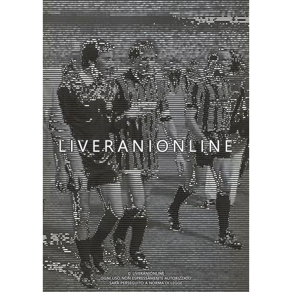 26-06-1985 MILANO COPPA ITALIA MILAN INTER 1-1 NELLA FOTO ARBITRO PIETRO D\'ELIA E FRANCO BARESI AG ALDO LIVERANI SAS