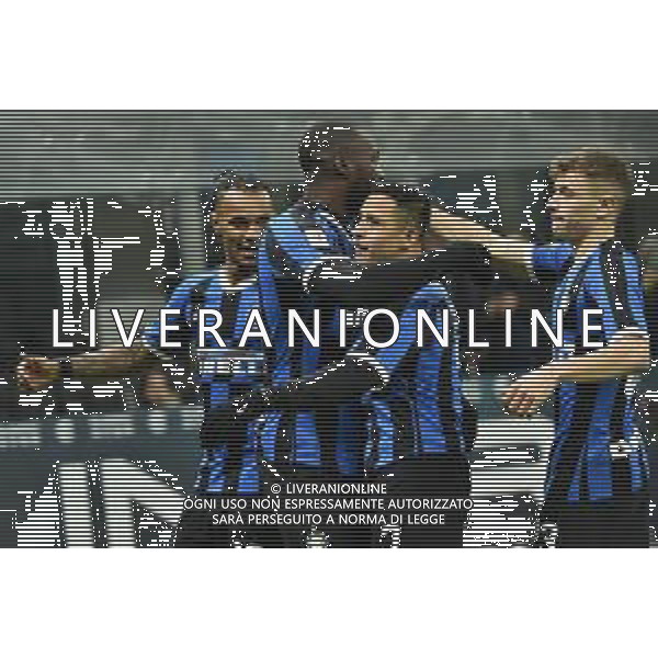 romelu Lukaku esultanza dopo il gol del 1 a 0 Inter - abbraccio Inter vs Cagliari Coppa Italia - ottavi di finale Milano 14-01-2020 Stadio Giuseppe Meazza - San Siro foto Roberto Garavaglia - ag. Aldo Liverani sas/ AGENZIA ALDO LIVERANI SAS
