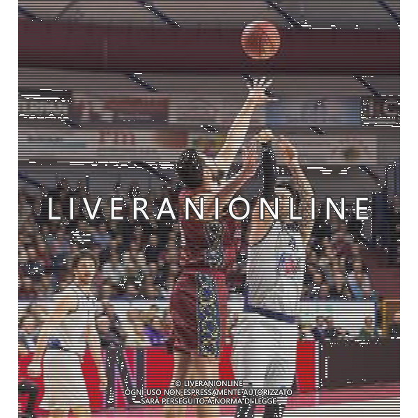 Basket EuroCup 2019/2020 Venezia, Italia 14/01/2020 Umana Reyer Venezia vs Germani Brescia Leonessa Nella foto: Il tiro di Brian Sacchetti (Germani Brescia Leonessa) contrastato da Mitchell Watt (Umana Reyer Venezia) ©LM/ Mattia Radoni/ AGENZIA ALDO LIVERANI SAS