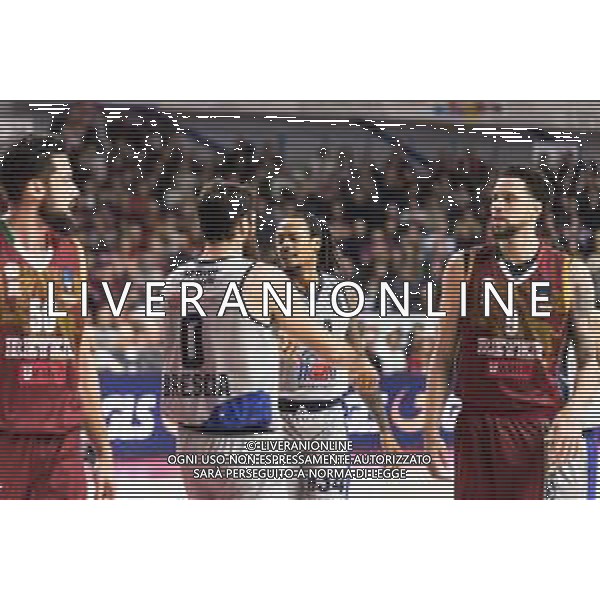 Basket EuroCup 2019/2020 Venezia, Italia 14/01/2020 Umana Reyer Venezia vs Germani Brescia Leonessa Nella foto: Il cinque tra Andrea Zerini (Geramni Brescia Leonessa) e David Moss (Germani Brescia Leonessa) ©LM/ Mattia Radoni/ AGENZIA ALDO LIVERANI SAS