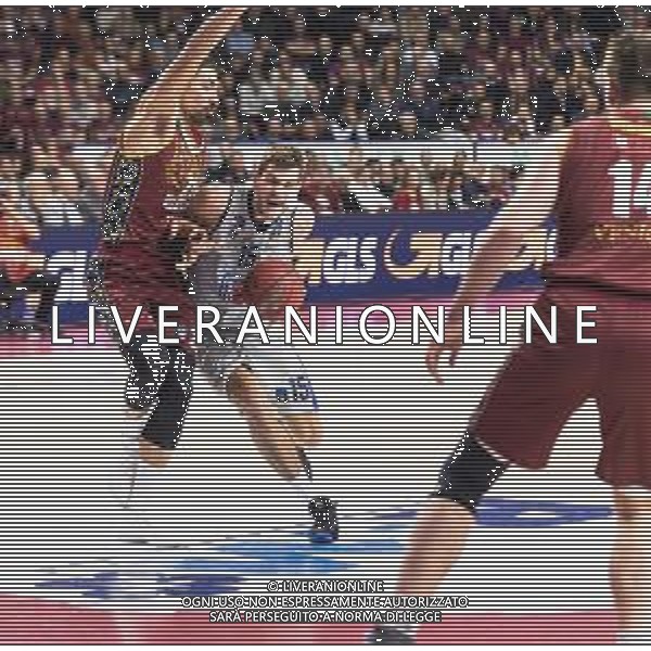 Basket EuroCup 2019/2020 Venezia, Italia 14/01/2020 Umana Reyer Venezia vs Germani Brescia Leonessa Nella foto: L\'entrata di Ojars Silins (Germani Brescia Leonessa) contrastato da Valerio Mazzola (Umana Reyer Venezia) ©LM/ Mattia Radoni/ AGENZIA ALDO LIVERANI SAS