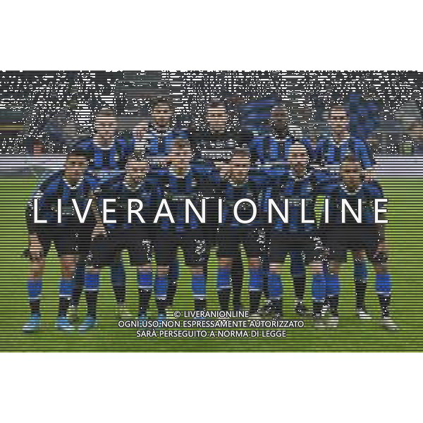 la formazione dell’Inter in piedi da SX Milan Skriniar, Andrea Ranocchia, Samir Handanovic, Romelu Lukaku e Diego Godin; in basso da SX Alexis Sanchez, Marcelo Brozovic, Nicolo’ Barella, Federico Dimarco, Borja Valero e Valentino Lazaro Inter vs Cagliari Coppa Italia - ottavi di finale Milano 14-01-2020 Stadio Giuseppe Meazza - San Siro foto Roberto Garavaglia - ag. Aldo Liverani sas