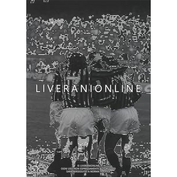 12-12-1982 MILANO CAMPIONATO DI CALCIO SERIE B MILAN PALERMO 2-0 NELLA FOTO ABBRACCI GIOCATORI MILAN DOPO IL GOAL AG ALDO LIVERANI SAS