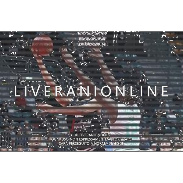 Basket EuroCup 2019/2020 Bologna, Italia 15/01/2020 Segafredo Virtus Bologna vs Darussafaka Tekfen Istanbul Nella foto: Vince Hunter (Virtus Segafredo Bologna) contrastato da Johnathan Hamilton (Darussafaka Tekfen Istanbul) ©LM/ Michele Nucci / AGENZIA ALDO LIVERANI SAS