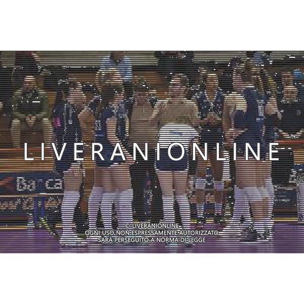 Campionato di Volley Serie A1 Femminile 2019/2020 Jesi (AN), Italia 15/01/2020 Lardini Filottrano vs Zanetti Bergamo Nella foto: Schiavo Filippo (Allenatore Lardini Filottrano) da la carica alle sue giocatrici ©LM/ Roberto Bartomeoli / AGENZIA ALDO LIVERANI SAS