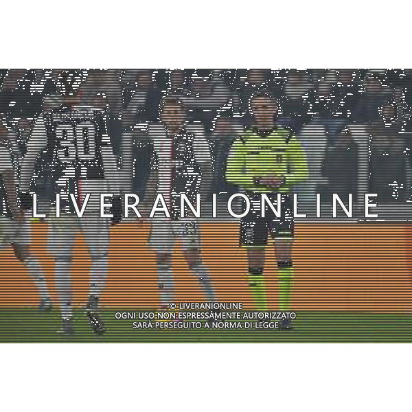 Torino 15.01.2020 Stadio Allianz Stadium ©Alessandro Falzone/Agenzia Aldo Liverani 15.01.2020 Ottavi di Coppa Italia Juventus vs Udinese 2019-20120 Nella foto : l\'arbitro Gianluca Aureliano intercetta un passaggio di Higuain e subito dopo ferma il gioco per concedere la palla ai bianconeri © / AGENZIA ALDO LIVERANI SAS