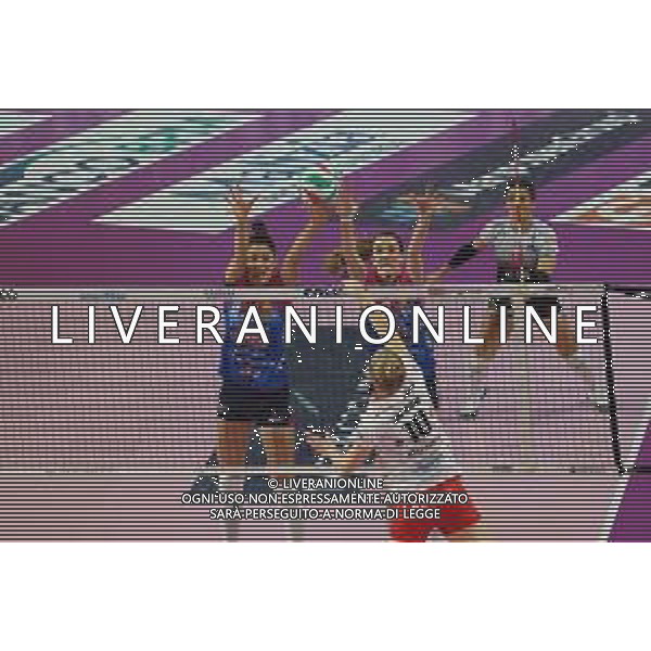 Campionato di Volley Serie A1 Femminile 2019/2020 Novara, Italia 15/01/2020 Igor Gorgonzola Novara-Bosca S.Bernardo Cuneo Nella foto: Schiacciata di Lise Van Hecke, 10 (Bosca S.Bernardo Cuneo) e muro Stefana Veljkovic, 17 (Igor Gorgonzola Novara) e Megan Courtney, 6 (Igor Gorgonzola Novara) FOTO SALVO BARBAGALLO-ALESSIO MARINI-AG ALDO LIVERANI SAS