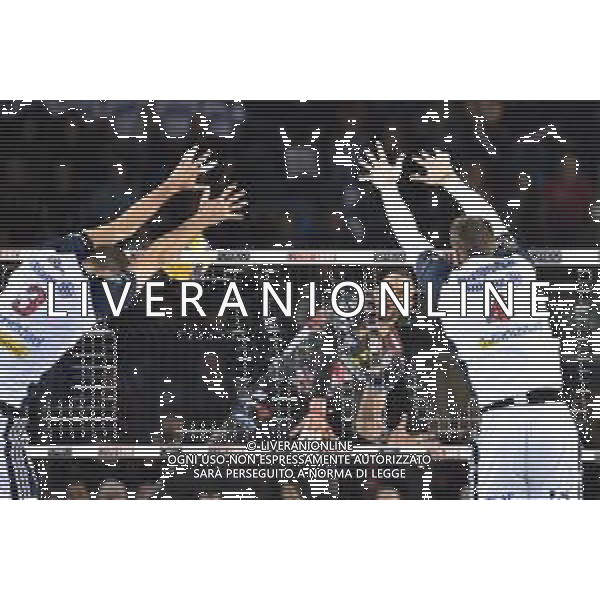 Campionato di Volley Superlega Serie A 2019/2020 Civitanova, Italia 16/01/2020 Cucine Lube Civitanova - Allianz Milano Nella foto: SchiacciataJuantorena Osmany (Cucine Lube Civitanova) muro Basic Luka (Allianz Milano) Kozamernik Jan (Allianz Milano) ©LM/Roberto Bartomeoli / AGENZIA ALDO LIVERANI SAS
