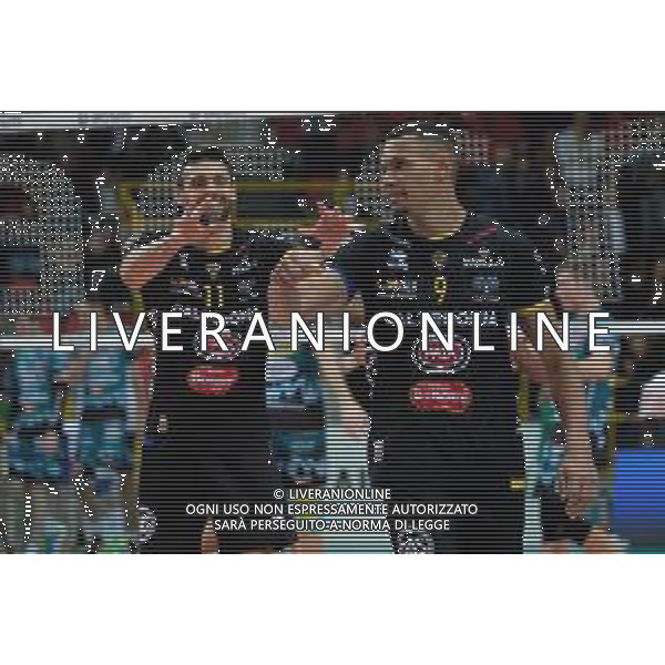 Campionato di Volley Superlega Serie A 2019/2020 Verona, Italia 16/01/2020 Calzedonia Verona - Sir Safety Perugia Nella foto: Esultanza di Stephen Boyer (9) Calzedonia Verona e Sebastian Sole (11) Calzedonia Verona ©LM/Roberto Tommasini / AGENZIA ALDO LIVERANI SAS