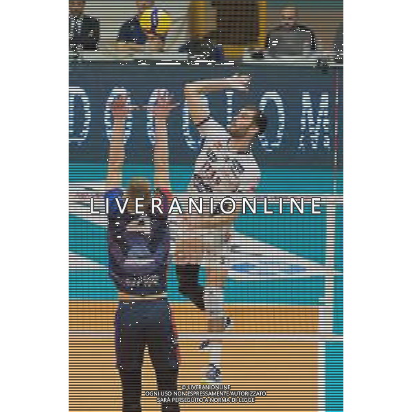 Campionato di Volley Superlega Serie A 2019/2020 Monza, Italia 16/01/2020 Vero Volley Monza - Itas Trentino Nella foto: schiacciata di Aaron Russel (Itas Trentino) ©LM/Elisa Calabrese / AGENZIA ALDO LIVERANI SAS