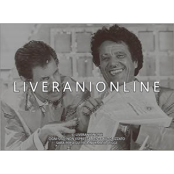 RETROSPETTIVA FRANCESCO INGRASSIA ATTORE NELLA FOTO FRANCESCO INGRASSIA E FRANCO FRANCHI NELLA TRASMISSIONE YELEVISIVA GRAN HOTEL NELL\'ANNO 1985 AG ALDO LIVERANI SAS