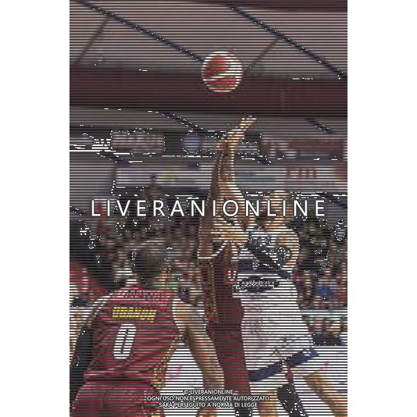 Campionato di Basket Serie A 2019/2020 Venezia, Italia 18/01/2020 Umana Reyer Venezia-Fortitudo Bologna Nella foto: La stoppata di Julyan Stone (Umana Reyer Venezia) ai danni di Kassius Robertson (Pompea Fortitudo Bologna) FOTO MATTIA RADONI-ALESSIO MARINI-AG ALDO LIVERANI SAS