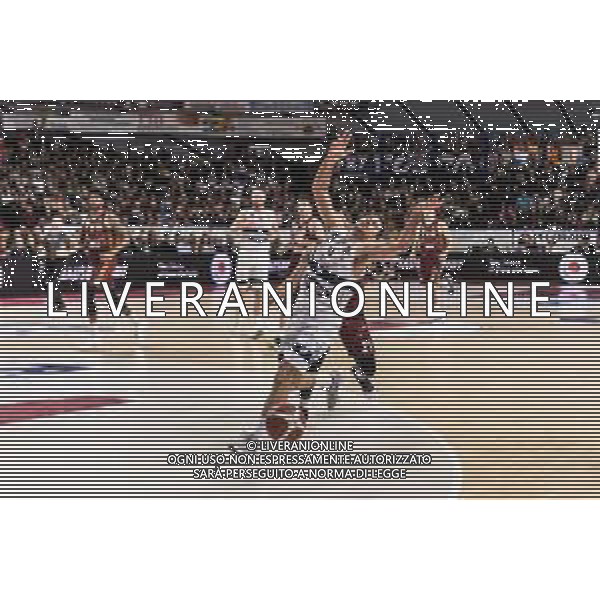 Campionato di Basket Serie A 2019/2020 Venezia, Italia 18/01/2020 Umana Reyer Venezia-Fortitudo Bologna Nella foto: Il fallo di Jeremy Chappell (Umana Reyer Venezia) ai danni di Daniele Cinciarini (Pompea Fortitudo Bologna) FOTO MATTIA RADONI-ALESSIO MARINI-AG ALDO LIVERANI SAS