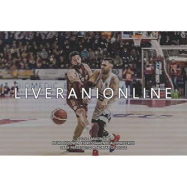 Campionato di Basket Serie A 2019/2020 Venezia, Italia 18/01/2020 Umana Reyer Venezia-Fortitudo Bologna Nella foto: Mitchell Watt (Umana Reyer Venezia) cerca di intercettare il passaggio di Pietro Aradori (Pompea Fortitudo Bologna) FOTO MATTIA RADONI-ALESSIO MARINI-AG ALDO LIVERANI SAS