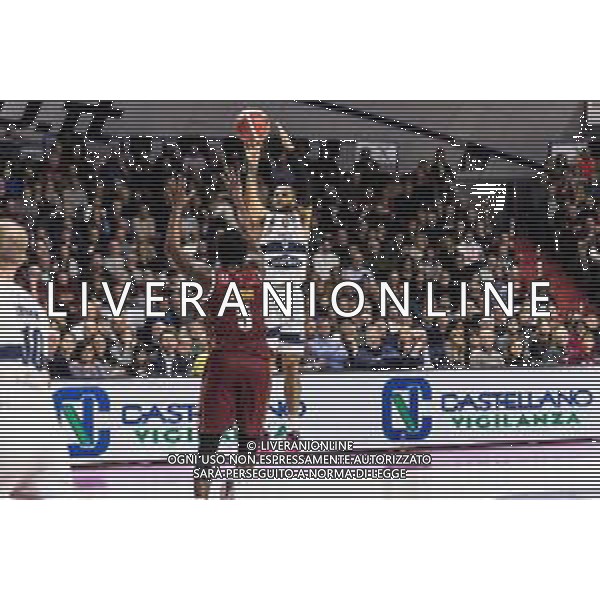 Campionato di Basket Serie A 2019/2020 Venezia, Italia 18/01/2020 Umana Reyer Venezia-Fortitudo Bologna Nella foto: Il tiro di Kassius Robertson (Pompea Fortitudo Bologna) FOTO MATTIA RADONI-ALESSIO MARINI-AG ALDO LIVERANI SAS