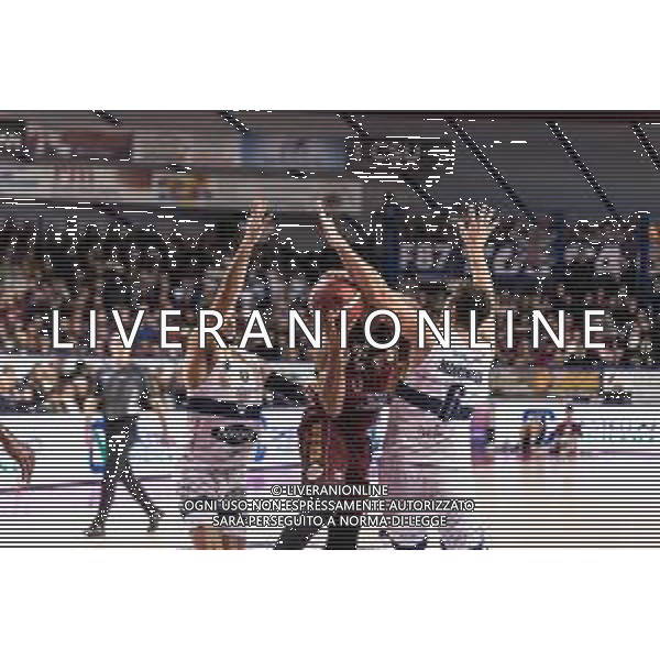 Campionato di Basket Serie A 2019/2020 Venezia, Italia 18/01/2020 Umana Reyer Venezia-Fortitudo Bologna Nella foto: Jeremy Chappell (Umana Reyer Venezia) contrastato da Stefano Mancinelli (Pompea Fortitudo Bologna) e Kassius Robertson (Pompea Fortitudo Bologna) FOTO MATTIA RADONI-ALESSIO MARINI-AG ALDO LIVERANI SAS