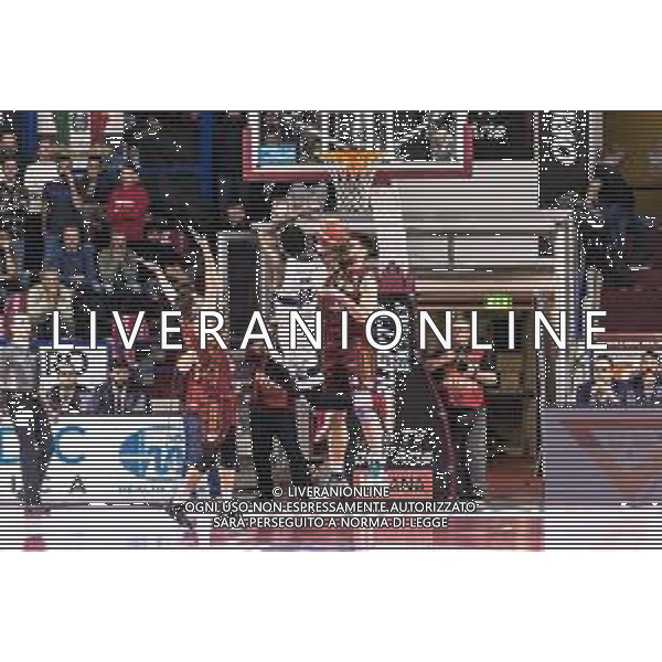 Campionato di Basket Serie A 2019/2020 Venezia, Italia 18/01/2020 Umana Reyer Venezia-Fortitudo Bologna Nella foto: Henry Sims (Pompea Fortitudo Bologna) in azione con Gasper Vidmar (Umana Reyer Venezia) FOTO MATTIA RADONI-ALESSIO MARINI-AG ALDO LIVERANI SAS