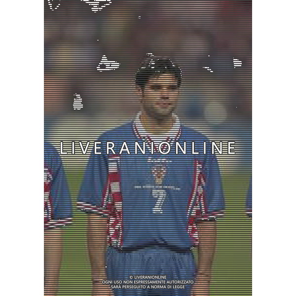 RETROSPETTIVA ASANOVIC ALJOSA CALCIATORE NELLA FOTO ASANOVIC ALJOSA CON LA MAGLIA DELLA NAZIONALE DELLA CROAZIA AI MONDIALI FRANCIA 1998 AG ALDO LIVERANI SAS