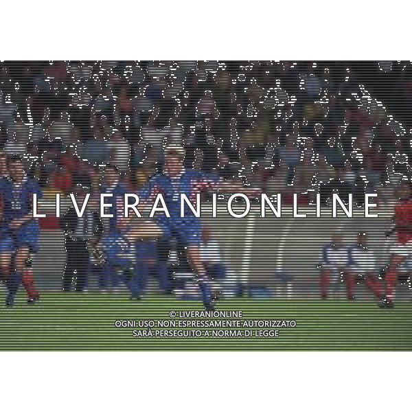 RETROSPETTIVA ROBERT PROSINESKY CALCIATORE NELLA FOTO ROBERT PROSINESKY CON LA MAGLIA DELLA NAZIONALE DELLA CROAZIA AI MONDIALI DI CALCIO FRANCIA 1998 AG ALDO LIVERANI SAS  