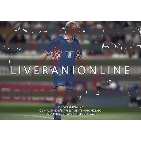 RETROSPETTIVA ROBERT PROSINESKY CALCIATORE NELLA FOTO ROBERT PROSINESKY CON LA MAGLIA DELLA NAZIONALE DELLA CROAZIA AI MONDIALI DI CALCIO FRANCIA 1998 AG ALDO LIVERANI SAS  