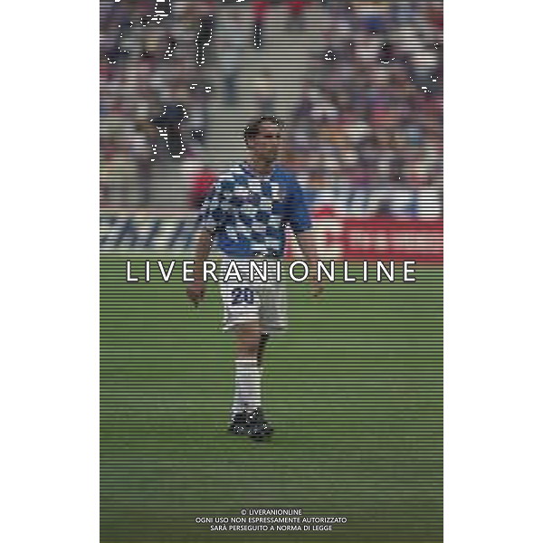 RETROSPETTIVA DARIO SIMIC CALCIATORE NELLA FOTO DARIO SIMIC CON LA MAGLIA DELLA NAZIONALE DELLA CROAZIA AI MONDIALI DI CALCIO FRANCIA 1998 AG ALDO LIVERANI SAS   