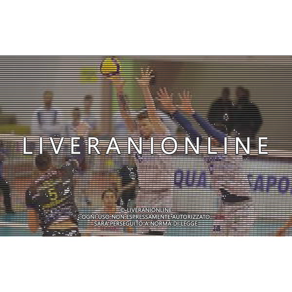 Campionato di Volley Superlega Serie A 2019/2020 Cisterna di Latina, Italia 19/01/2020 Top Volley Cisterna - Cucine Lube Civitanova Nella foto: muro Top Volley Cisterna FOTO LUIGI MARINI-ALESSIO MARINI-AG ALDO LIVERANI SAS