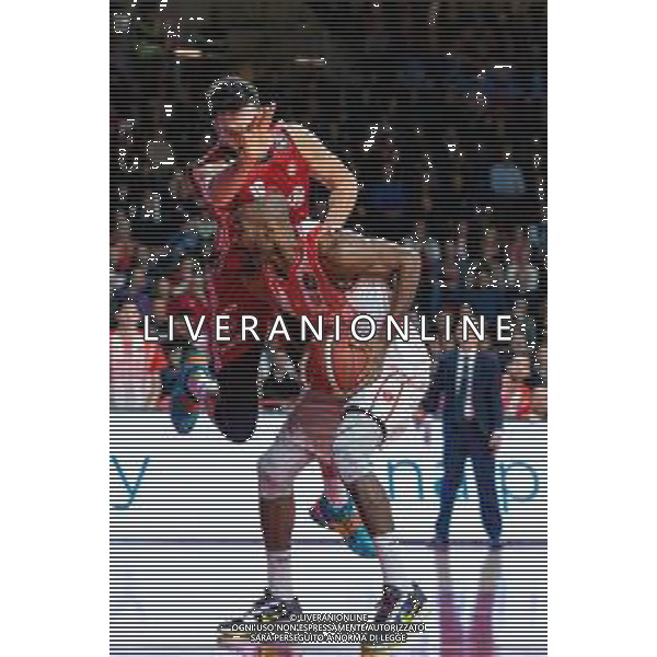 Campionato di Basket Serie A 2019/2020 Varese, Italia 19/01/2020 Openjobmetis Varese vs Pallacanestro Trieste Nella foto: Jeremy Simmons (Openjobmetis Varese) e Daniele Cavaliero (Pallacanestro Trieste) foto francesco scaccianoce-alessio marini-ag aldo liverani sas