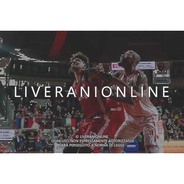 Campionato di Basket Serie A 2019/2020 Varese, Italia 19/01/2020 Openjobmetis Varese vs Pallacanestro Trieste Nella foto: Deron Washington (Pallacanestro Trieste) e Jeremy Simmons (Openjobmetis Varese) foto francesco scaccianoce-alessio marini-ag aldo liverani sas