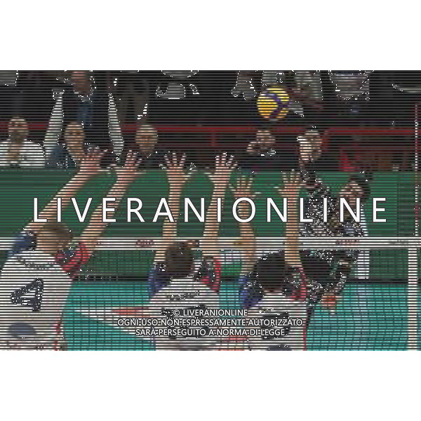 Campionato di Volley Superlega Serie A 2019/2020 Perugia, Italia 19/01/2020 Sir Safety Conad Perugia vs Vero Volley Monza Nella foto: filippo lanza (n.10 schiacciatore sir safety conad perugia) alla battuta FOTO LORIS CERQUIGLINI-ALESSIO MARINI-AG ALDO LIVERANI SAS
