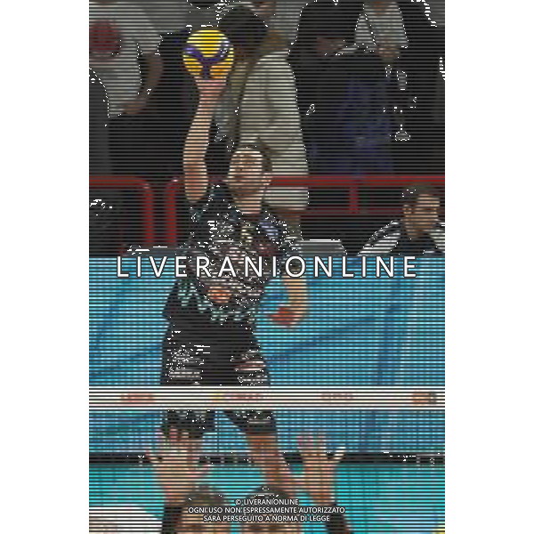 Campionato di Volley Superlega Serie A 2019/2020 Perugia, Italia 19/01/2020 Sir Safety Conad Perugia vs Vero Volley Monza Nella foto: giuliano de cecco (n.15 palleggiatore sir safety conad perugia) alla battuta FOTO LORIS CERQUIGLINI-ALESSIO MARINI-AG ALDO LIVERANI SAS