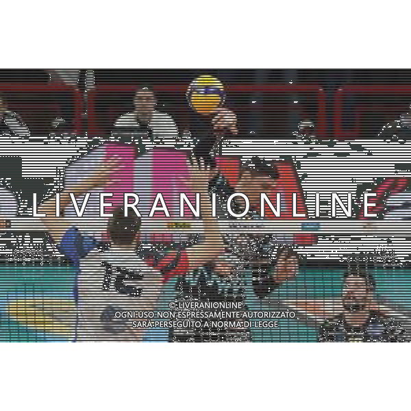 Campionato di Volley Superlega Serie A 2019/2020 Perugia, Italia 19/01/2020 Sir Safety Conad Perugia vs Vero Volley Monza Nella foto: mirko podrascanin (n.18 centrale sir safety conad perugia) a muro FOTO LORIS CERQUIGLINI-ALESSIO MARINI-AG ALDO LIVERANI SAS