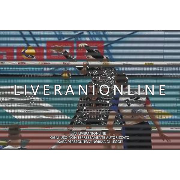 Campionato di Volley Superlega Serie A 2019/2020 Perugia, Italia 19/01/2020 Sir Safety Conad Perugia vs Vero Volley Monza Nella foto: mirko podrascanin (n.18 centrale sir safety conad perugia) a muro FOTO LORIS CERQUIGLINI-ALESSIO MARINI-AG ALDO LIVERANI SAS