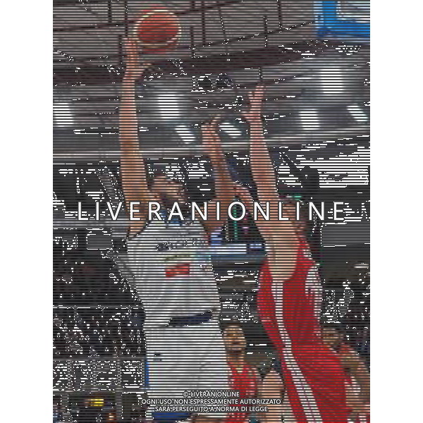 Campionato di Basket Serie A 2019/2020 Brescia, Italia 19/01/2020 Germani Basket Brescia vs AX Armani Exchange Olimpia Milano Nella foto: Cain della Leonessa Germani Brescia contrastato da Tarczewski della AX Armani Exchange Olimpia Milano FOTO SAVINO PAOLELLA-ALESSIO MARINI-AG ALDO LIVERANI SAS