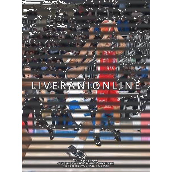 Campionato di Basket Serie A 2019/2020 Brescia, Italia 19/01/2020 Germani Basket Brescia vs AX Armani Exchange Olimpia Milano Nella foto: Sykes della AX Armani Exchange Olimpia Milano al tiro ostacolato da Lansdowne della Leonessa Germani Brescia FOTO SAVINO PAOLELLA-ALESSIO MARINI-AG ALDO LIVERANI SAS