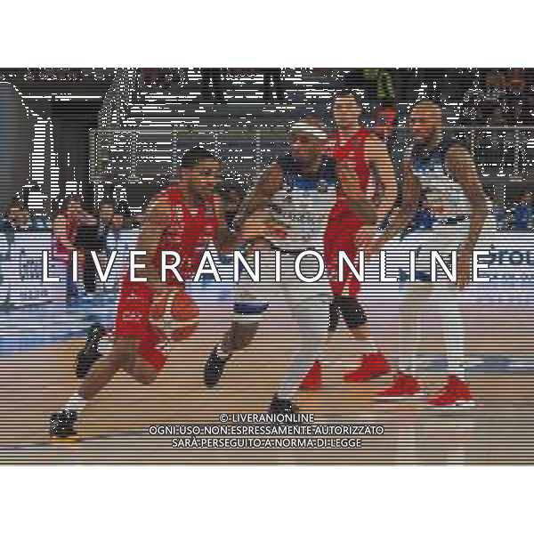 Campionato di Basket Serie A 2019/2020 Brescia, Italia 19/01/2020 Germani Basket Brescia vs AX Armani Exchange Olimpia Milano Nella foto: Sykes della AX Armani Exchange Olimpia Milano ostacolato da Lansdowne della Leonessa Germani Brescia FOTO SAVINO PAOLELLA-ALESSIO MARINI-AG ALDO LIVERANI SAS