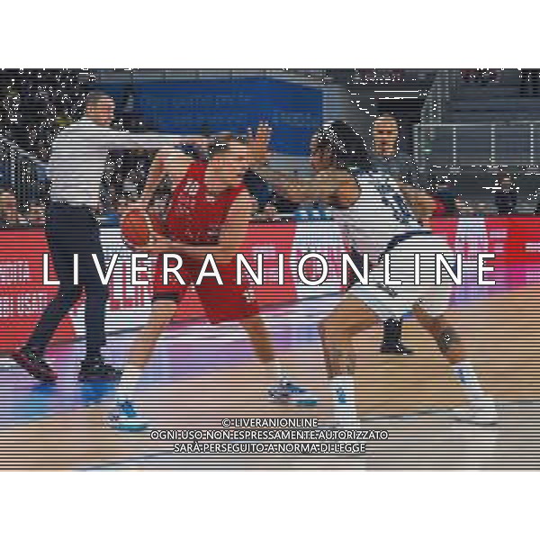 Campionato di Basket Serie A 2019/2020 Brescia, Italia 19/01/2020 Germani Basket Brescia vs AX Armani Exchange Olimpia Milano Nella foto: Roll della AX Armani Exchange Olimpia Milano ostacolato da David Moss della Leonessa Germani Brescia FOTO SAVINO PAOLELLA-ALESSIO MARINI-AG ALDO LIVERANI SAS