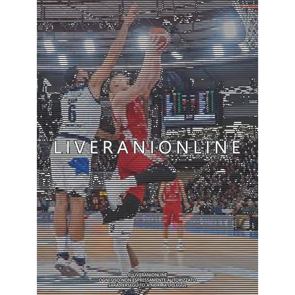 Campionato di Basket Serie A 2019/2020 Brescia, Italia 19/01/2020 Germani Basket Brescia vs AX Armani Exchange Olimpia Milano Nella foto: Gudaitis della AX Armani Exchange Olimpia Milano ostacolato da Cain della Leonessa Germani Brescia FOTO SAVINO PAOLELLA-ALESSIO MARINI-AG ALDO LIVERANI SAS