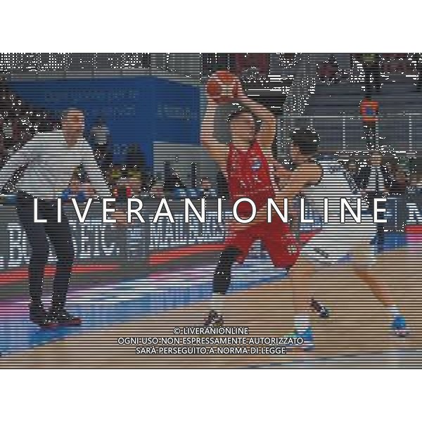 Campionato di Basket Serie A 2019/2020 Brescia, Italia 19/01/2020 Germani Basket Brescia vs AX Armani Exchange Olimpia Milano Nella foto: Nedovic della AX Armani Exchange Olimpia Milano ostacolato da Laquintana della Leonessa Germani Brescia mentre Vincenzo Esposito, coach della Leonessa Germani Brescia osserva FOTO SAVINO PAOLELLA-ALESSIO MARINI-AG ALDO LIVERANI SAS