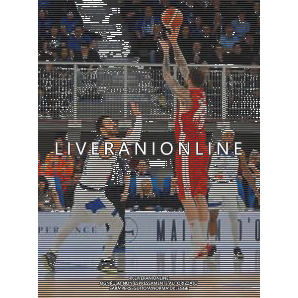 Campionato di Basket Serie A 2019/2020 Brescia, Italia 19/01/2020 Germani Basket Brescia vs AX Armani Exchange Olimpia Milano Nella foto: Micov della AX Armani Exchange Olimpia Milano al tiro ostacolato da Brian Sacchetti della Leonessa Germani Brescia FOTO SAVINO PAOLELLA-ALESSIO MARINI-AG ALDO LIVERANI SAS