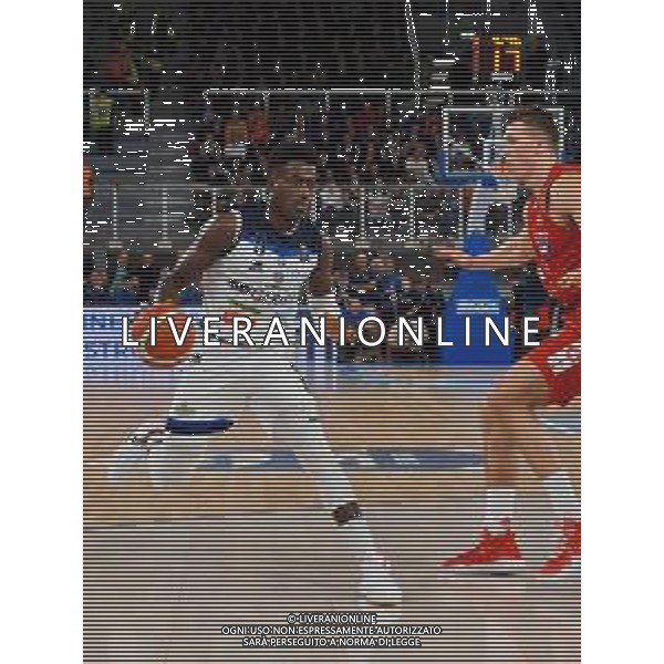 Campionato di Basket Serie A 2019/2020 Brescia, Italia 19/01/2020 Germani Basket Brescia vs AX Armani Exchange Olimpia Milano Nella foto: Abass della Leonessa Germani Brescia contrastato da Tarczewski della AX Armani Exchange Olimpia Milano FOTO SAVINO PAOLELLA-ALESSIO MARINI-AG ALDO LIVERANI SAS