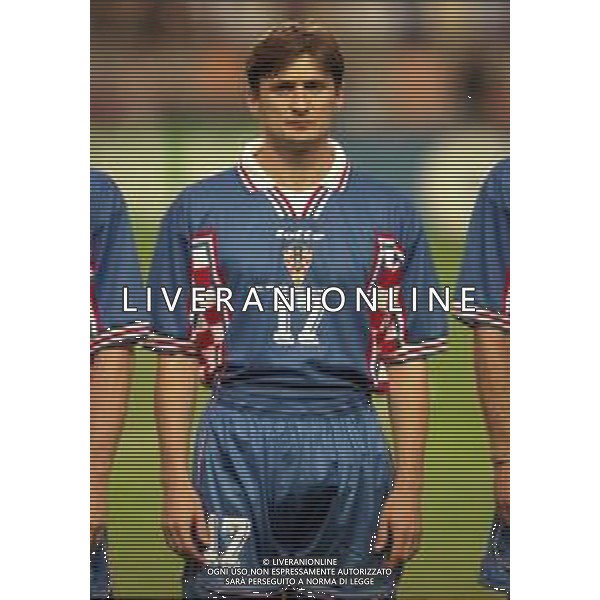 RETROSPETTIVA ROBERT JARNI CALCIATORE NELLA FOTO ROBERT JARNI CON LA MAGLIA DELLA NAZIONALE DELLA CROAZIA AI MONDIALI DI CALCIO FRANCIA 1998 AG ALDO LIVERANI SAS 
