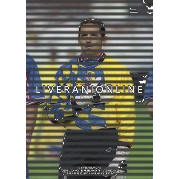 RETROSPETTIVA LADIC DRAZEN CALCIATORE NELLA FOTO LADIC DRAZEN CON LA MAGLIA DELLA NAZIONALE DELLA CROAZIA AI MONDIALI DI CALCIO FRANCIA 1998 AG ALDO LIVERANI SAS