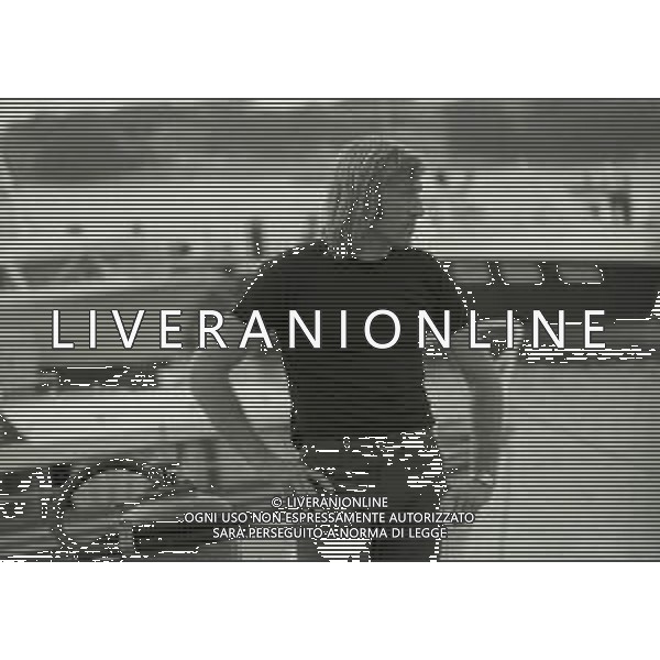 RETROSPETTIVA GUNTER NETZER CALCIATORE NELLA FOTO GUNTER NETZER AL MARE NELL\'ANNO 1973 A PORTO ROTONDO AG ALDO LIVERANI SAS