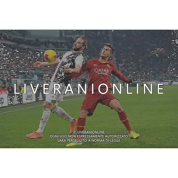 Torino 22.01.2020 Stadio Allianz Stadium ©Alessandro Falzone/Agenzia Aldo Liverani 22.01.2020 Quarti di finale Coppa Italia Juventus vs Roma 2019-20120 Nella foto : GONZALO HIGUAIN-LORENZO PELLEGRINI ©/ AGENZIA ALDO LIVERANI SAS