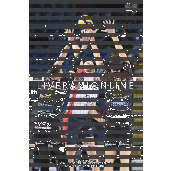 Coppa Italia di Volley 2019/2020 Civitanova, Italia 22/01/2020 Quarti di finale - Cucine Lube Civitanova vs Vero Volley Monza Nella foto: Schiacciata Kurek Bartosz (Vero Volley Monza) Muro Juantorena Osmany (Cucine Lube Civitanova) Anzani Simone (Cucine Lube Civitanova) FOTO ROBERTO BARTAMEOLI-ALESSIO MARINI-AG ALDO LIVERANI SAS
