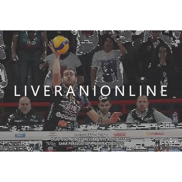 Coppa Italia di Volley 2019/2020 Perugia, Italia 22/01/2020 Quarti di finale - Sir Safety Conad Perugia vs Kioene Padova Nella foto: giuliano de cecco (n.15 palleggiatore sir safety conad perugia) alla battuta FOTO LORIS CERQUIGLINI-ALESSIO MARINI-AG ALDO LIVERANI SAS